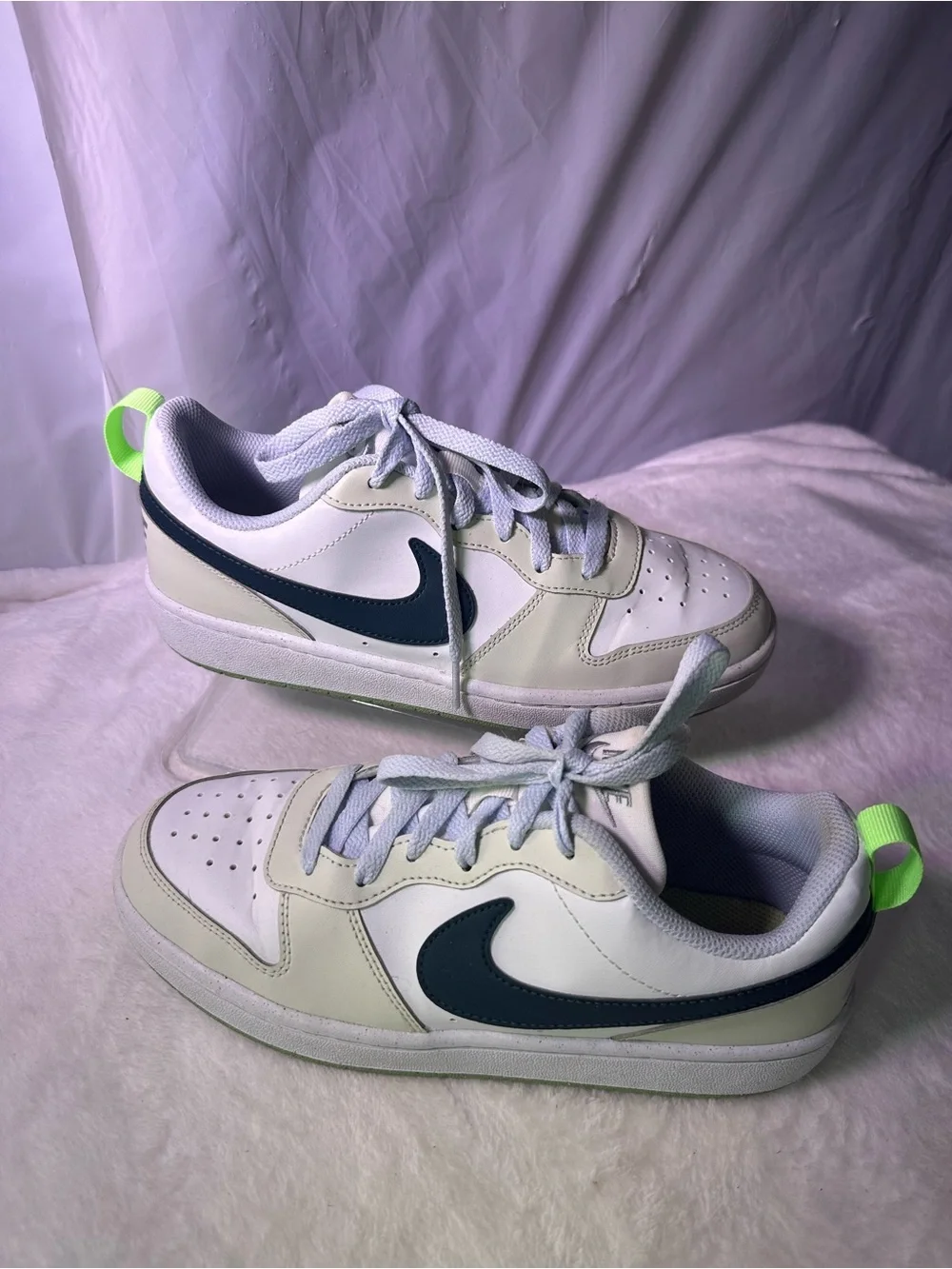 Nike Low-Top Sneaker in White with Dark Green Swoosh and Light Green Outsole
